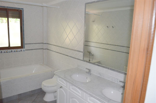 Casa En Venta Lo Barnechea De 5 Dorm. En Lo Barnechea