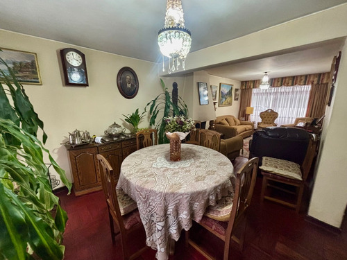 Segura Casa Con Ubicación Privilegiada Calle Barros Arana