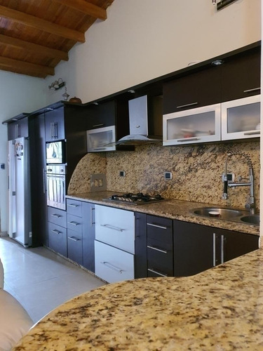 Imagen 10 de 14 de Townhouse En Venta Res Las Trianitas 175mts Alexandra Ramírez 04147041922