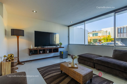 Residencia De Lujo En Los Olivos En Venta