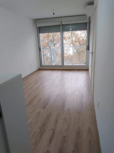 Alquiler Apartamento, Balcón, Frente, Av. 8 De Octubre