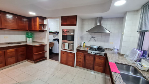 Venta Semipiso 8 Amb C/cochera Y Baulera. Barracas