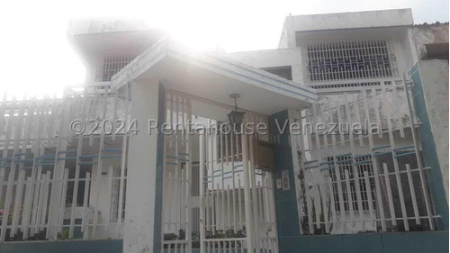 Rentahouse Vende Casa Quinta Urb La Trigaleña Valencia Calle Cerrada Con Vigilancia Idm