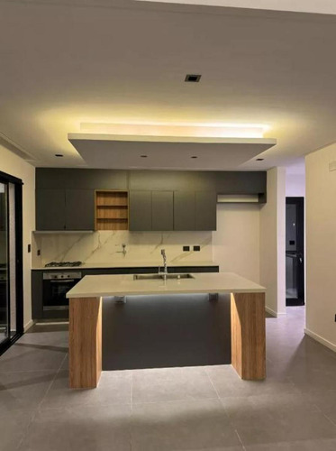 Casa En Venta - 3 Dormitorios 4 Baños - Canning