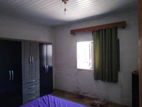 Imagem 2 de 16 de Casa No Bairro Savoy, Em Itanhaém, Litoral Sul De São Paulo, Localizada No Lado Serra À 1000 Metros Da Rodovia. Possui Vaga Para 06 Automóveis