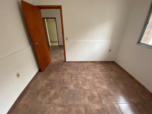 Imagen 10 de 12 de Apartamento En Alquiler Aguada 1 Dormitorio Al Frente Planta Baja