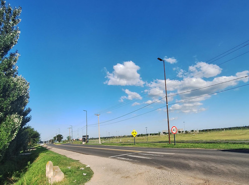 Casa Uso Comercial 900 M² Frente A Barrio Vida - Av Illia Y Ñandubay - Funes | Venta