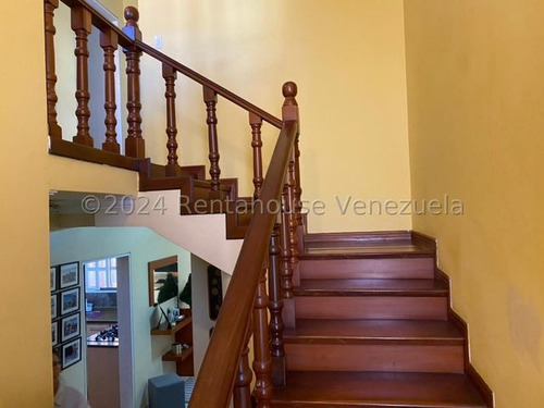 Townhouse En Venta Remodelado Urbanización Santa María Los Teques