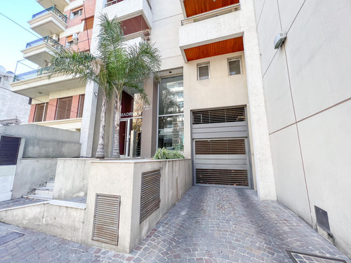 Cochera Techada En Venta En Lanús Oeste Brin 3047