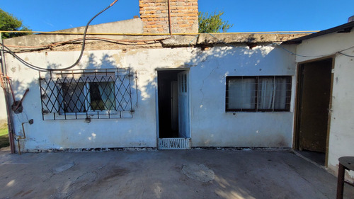 Casa A Restaurar Con Garaje Equipado Para Taller Mecanico En Saladillo