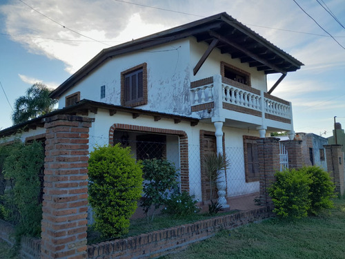 Vendo Gran Chalet De Dos Plantas Muy Cerca Del Centro De La Ciudad De Esquina (ctes.)