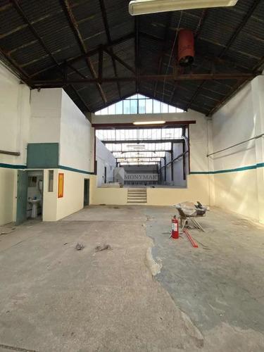 Local Galpon Deposito La Blanqueada Venta Dulcinea Y Luis A. De Herrera Y Pasos Nuevocentro 550m