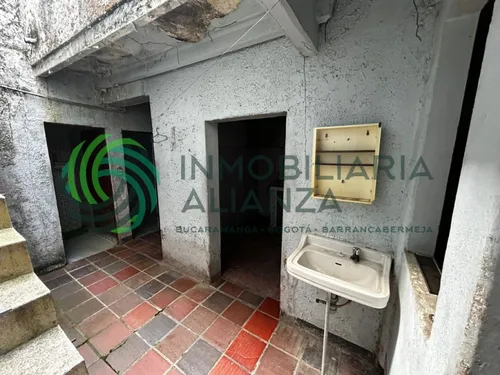 Casa En Venta En La Universidad. Cod V61643
