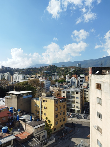 Penthouse En Av. Roosevelt, Urb. Los Rosales, Caracas, Distr