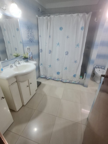 Chalet 4 Ambientes Con Parque. Barrio San Cayetano.