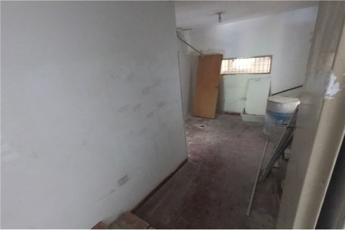 Alquiler Local Comercial En Av. Alem 600