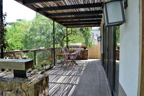 Imagen 2 de 8 de Impecable Y Muy Confortable Casa, Excelente Zona Cerca De Todo