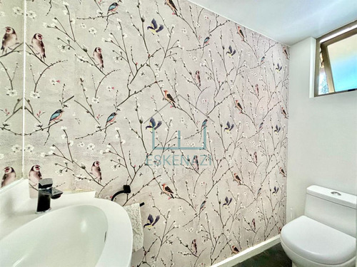 Remodelada!! Impecable Casa En Venta De 5 Dorm. La Dehesa.