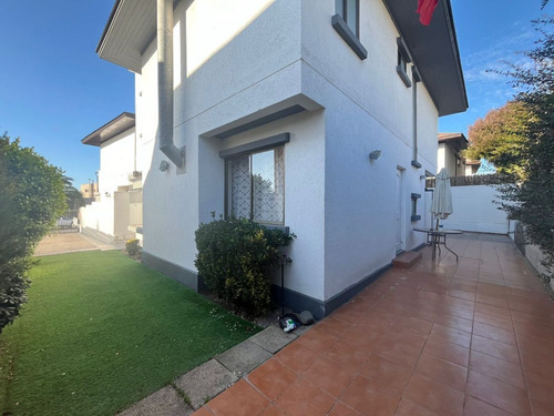 En Arriendo Casa 5 Dormitorios, 4 Baños, Lomas De Montemar