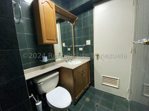 Espectacular Apartamento Con Bella Vista Panorámica En La Tahona. #25-15992