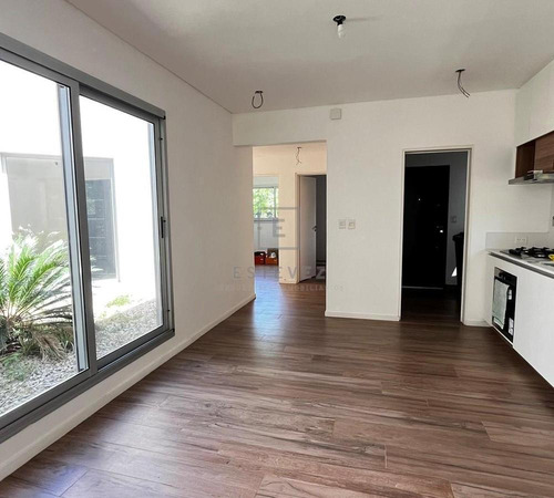 Casa En Venta Con 3 Dormitorios Y Escritorio. Zona De Arboles. Barrio Cerrado San Matias, Escobar