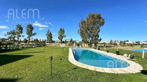 Casa En Venta En Terralagos Canning