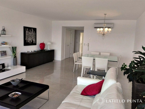 Imagen 3 de 20 de Oportunidad En Le Parc, Piso Alto, 2 Suites Más Dependencia