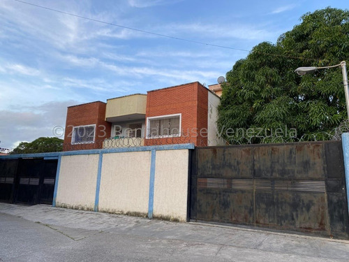 Edificio En Venta En Urb. Los Morritos, San Juan De Los Morros. 24-6021. Lln