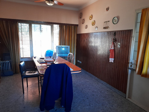 Imagen 9 de 17 de Excelente Terreno S/colectora C/chalet De 4 Amb En 2 Plantas Con Gran Jardín.