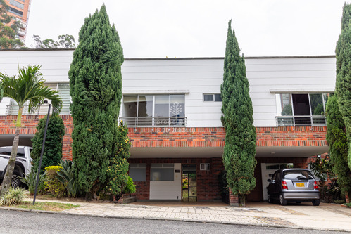 Casa En Venta En Benedictinos Envigado - Moderna, Espaciosa. Mge