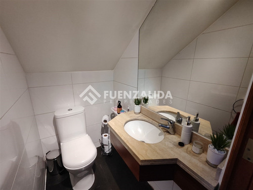 Casa En Venta De 5 Dorm. Condominio, San Carlos De Apoquindo