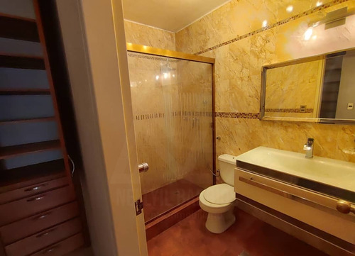 En Venta Iluminado Penthouse Duplex Remodelado 4/3/2 155 M2 Agua Constante Edificio Bien Mantenido