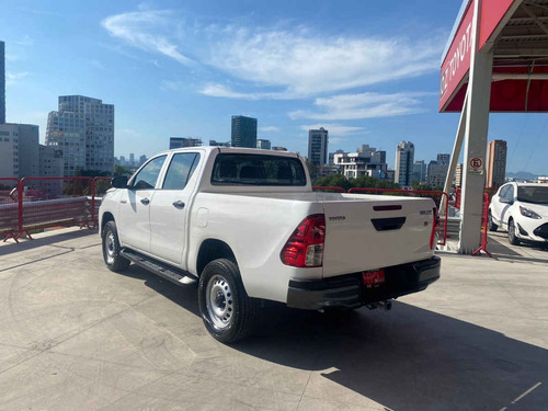 Imagen 3 de 13 de Toyota Hilux 2018 4p Doble Cabina Base L4/2.7 Man