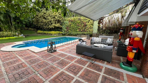 Bella Casa En Venta En El Country Club. 24-14240. Cr