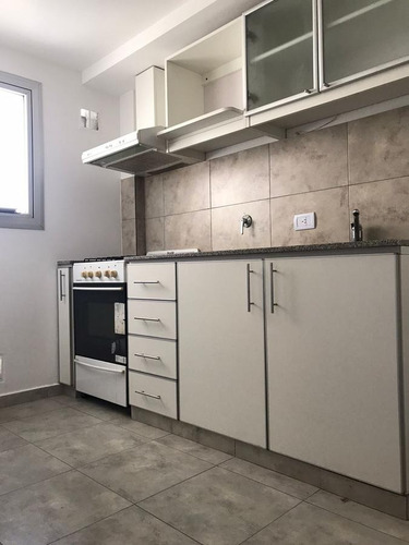 Imagen 4 de 16 de Departamento De Un Dormitorio En Venta - La Plata - Balcón Al Frente Piso Alto