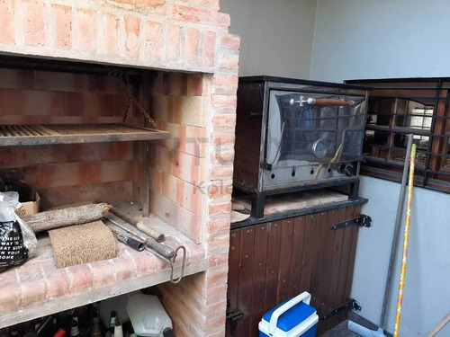 62 Entre 135 Y 136. Casa En Venta, Los Hornos.-