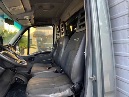 Imagem 6 de 12 de Iveco Daily 35s14 - 2015 - Baú De 4,20 Com Rastreador