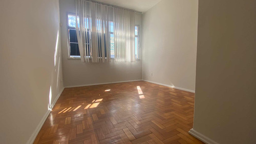 Vende-se Apartamento De 2 Quartos Em Icaraí