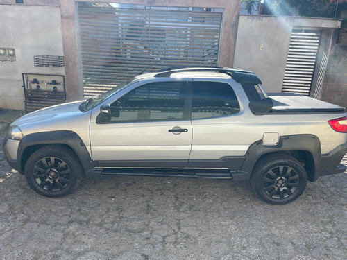 Fiat Strada 1.8 16v Adventure Cab. Dupla Flex Dualogic 3p