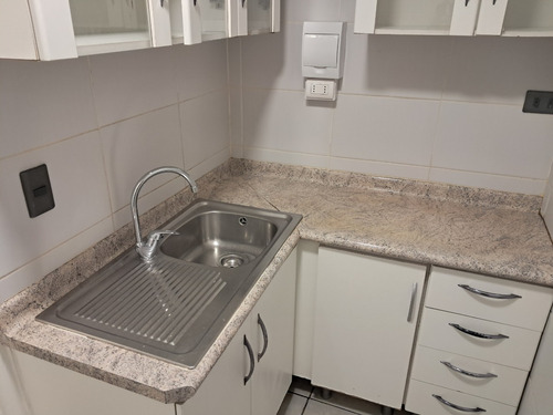 Amplia Oficina, Acceso Metro, Impecable. Uf 120 Mensual
