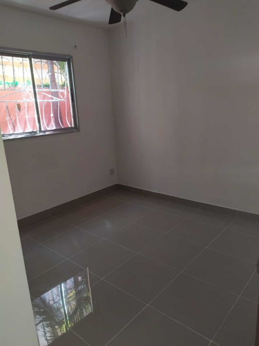 Casa Ubicada En El Residencial Las Orquideas, La Romana