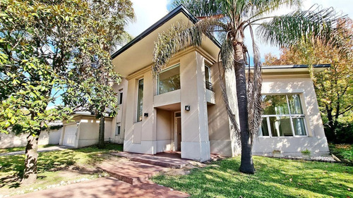 Imagen 7 de 30 de Casa Chalet Con Pileta En Venta - Las Lomas-golf, San Isidro