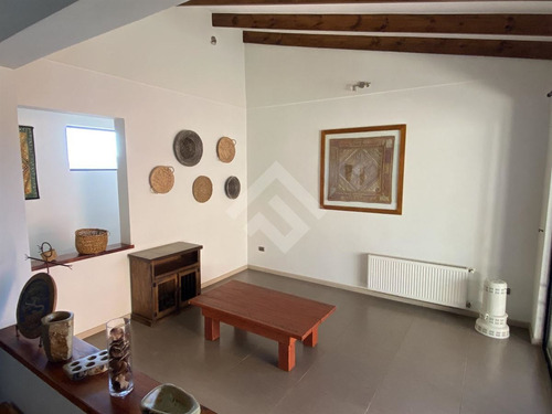 Casa En Venta De 4 Dorm. En Quilpué