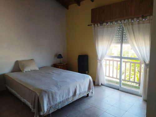 Vende Casa 3 Ambientes + 2 Locales Av Acapulco Santa Clara