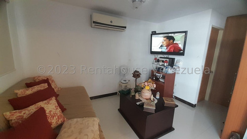 Hermoso Apartamento De 3 Niveles En Jorge Coll
