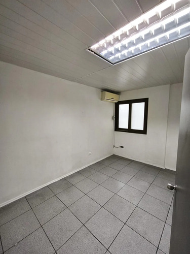 Oficina  Gran Avenida 2 Privados 2 Baños Metro Lo Vial