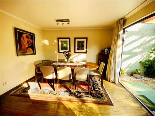 Casa En Venta De 4 Dorm. En La Reina