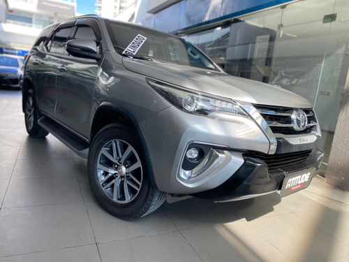 Toyota Hilux SW4 2.8 SRX 4X4 7 LUGARES 16V TURBO INTERCOOLER DIESEL 4P AUTOMÁTICO