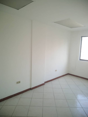 Imagen 2 de 12 de Oficina Comercial En El Parral, Valencia 04127407774 (lemof-015)