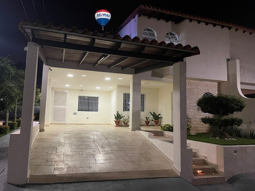 Imagen 19 de 20 de Re/max 2mil Vende Townhouse En Urb. Manantiales Los Robles